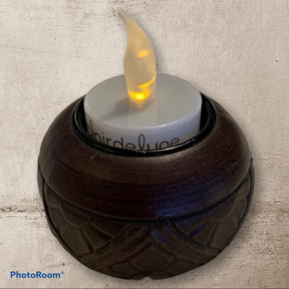 🕯️🥰 Dark Brown Floral Engraved Wooden Candle Holder